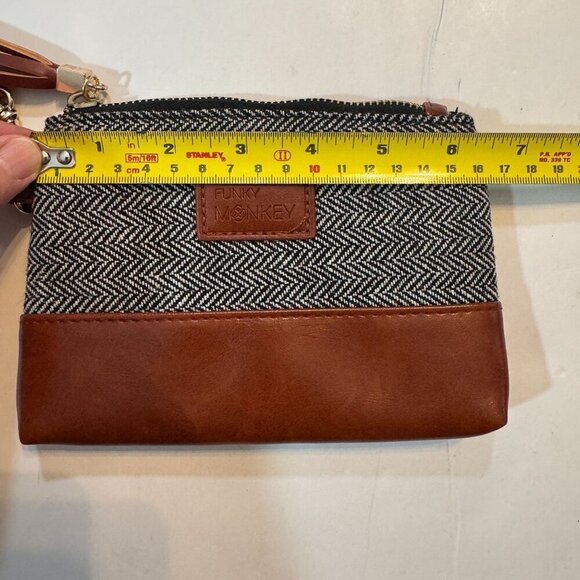 Funky Monkey Greta Wristlet Clutch Herringbone Faux Leather Tassel Zip Strap - Picture 8 of 9